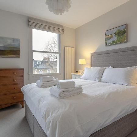 2 Bedroom Apartment Hammersmith Grove Sleeps 4 Londra Dış mekan fotoğraf