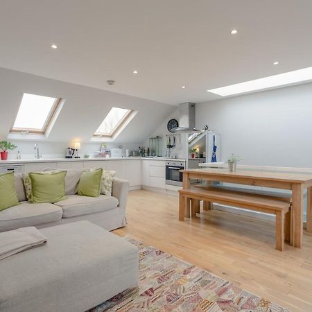 2 Bedroom Apartment Hammersmith Grove Sleeps 4 Londra Dış mekan fotoğraf