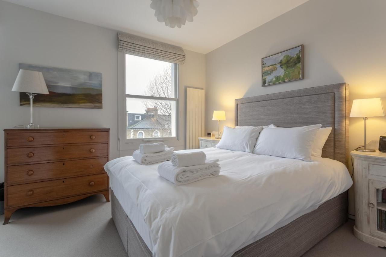 2 Bedroom Apartment Hammersmith Grove Sleeps 4 Londra Dış mekan fotoğraf