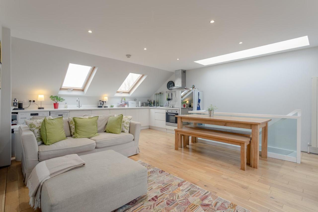 2 Bedroom Apartment Hammersmith Grove Sleeps 4 Londra Dış mekan fotoğraf